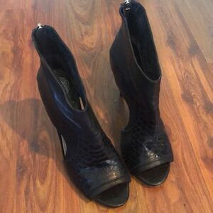 Vince Camuto black heels bootie 7